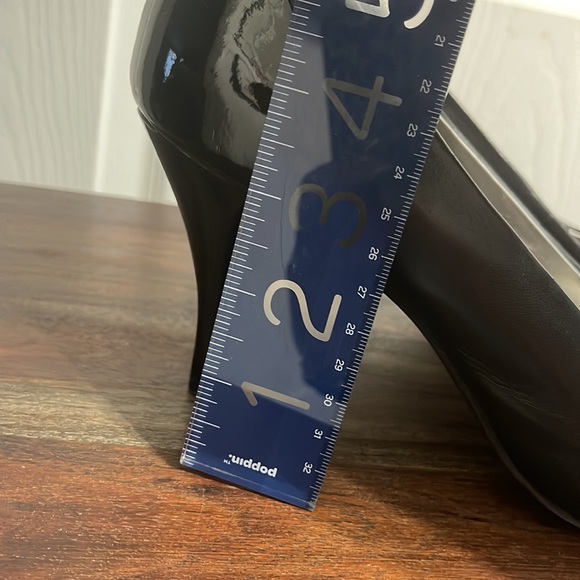 Size 10 Bandolino heels - Picture 4 of 5